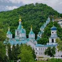Російські окупанти обстріляли Святогірську лавру на Донеччині