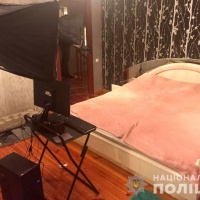 У Рівному поліцейські виїхали на виклик про бійку, а викрили порностудію