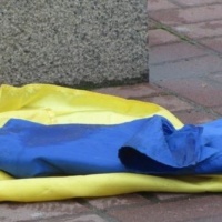 РІВНЯНИНА СУДИТИМУТЬ ЗА НАРУГУ НАД ДЕРЖАВНИМ ПРАПОРОМ УКРАЇНИ   
