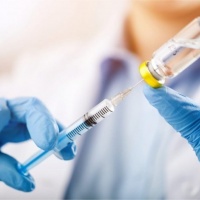 Коли, де та кому варто вакцинуватись від COVID-19