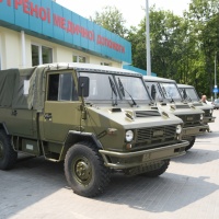 Три автомобілі з Рівненщини передано для потреб ЗСУ