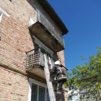 На Рівненщині рятувальники навідували хвору жінку через вікно