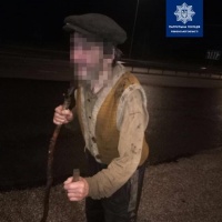 Поліція виявила пенсіонера, який вночі заблукав