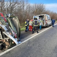 У Рівненському районі під час руху перекинулася швидка