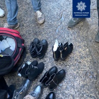 На рівненському ринку злодії пропонували перехожим крадене взуття