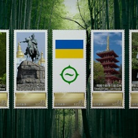 В Японії продаються марки з рівненським Тунелем кохання